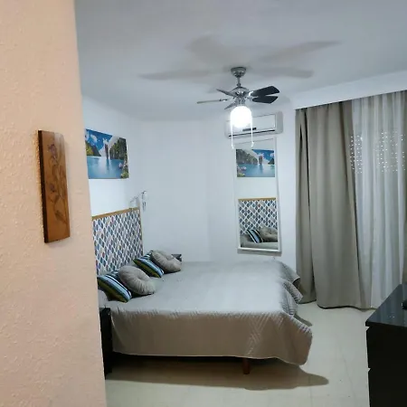 Two Minutes Beach 4th Floor, Torremolinos, Wifi, Kitchen. Two Beds 公寓 托雷莫利诺斯