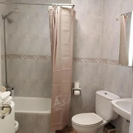 Apartment Two Minutes Beach 4th Floor, Torremolinos, Wifi, Kitchen. Two Beds *